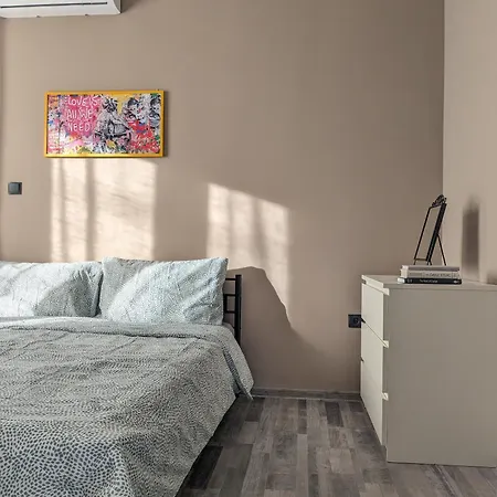 Center Apartment *