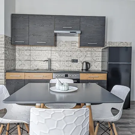 Center Apartment *