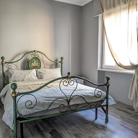 Center Apartment *